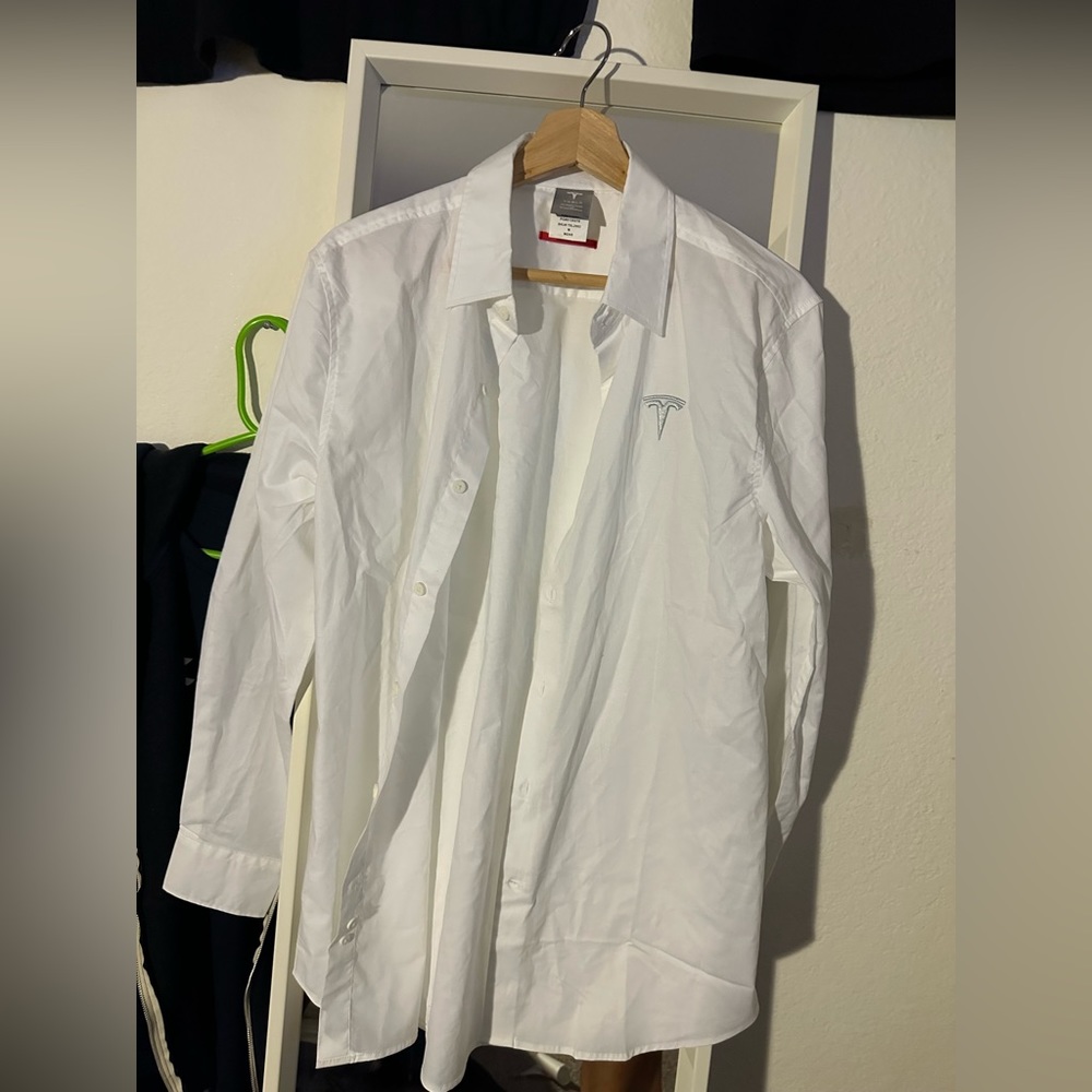 Tesla Advisor EMPLOYEES ONLY Button Up